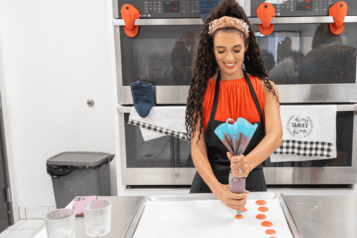 Lady making macaroons