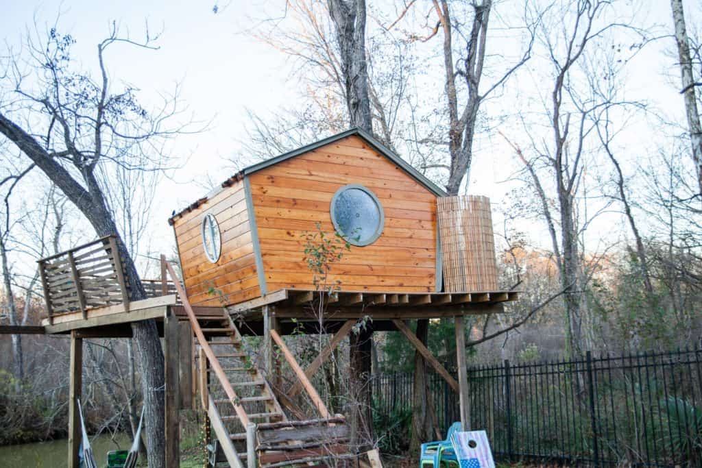 Stay in This Beautiful Tree House in East TX - Huntsville Treehouse