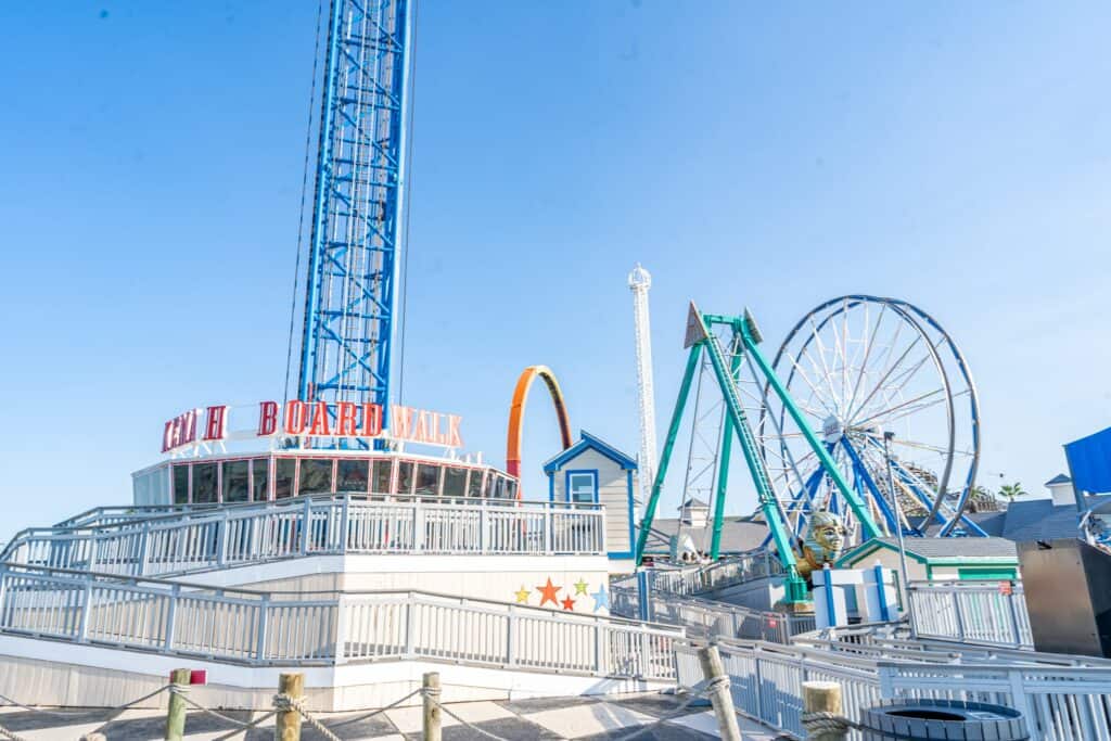 a ferris wheel and a ferris wheel