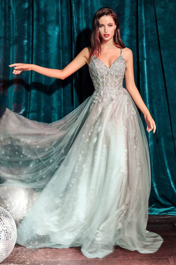 Formal Holiday Dresses for Women to  Look Like a Princess