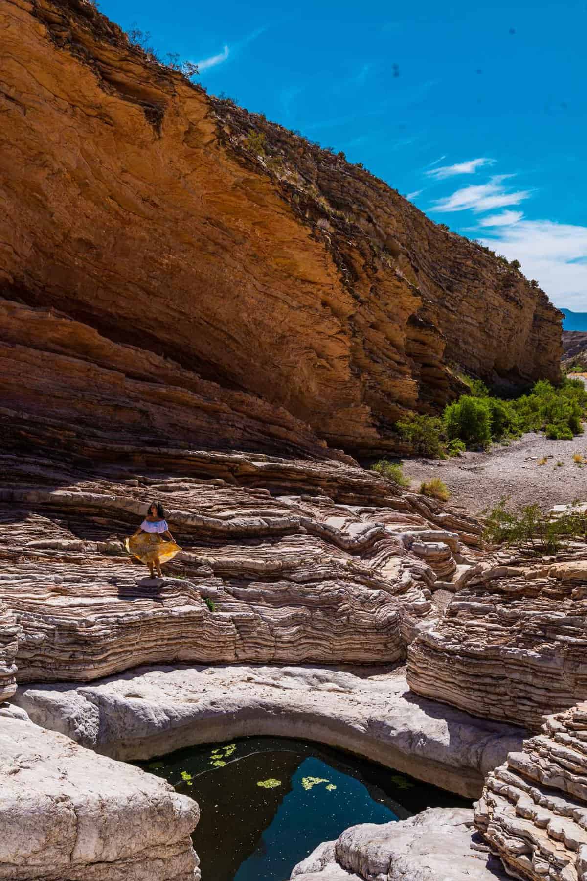 Rock formations looming over the natural rock pools of Ernst Tinaja in Big Bend