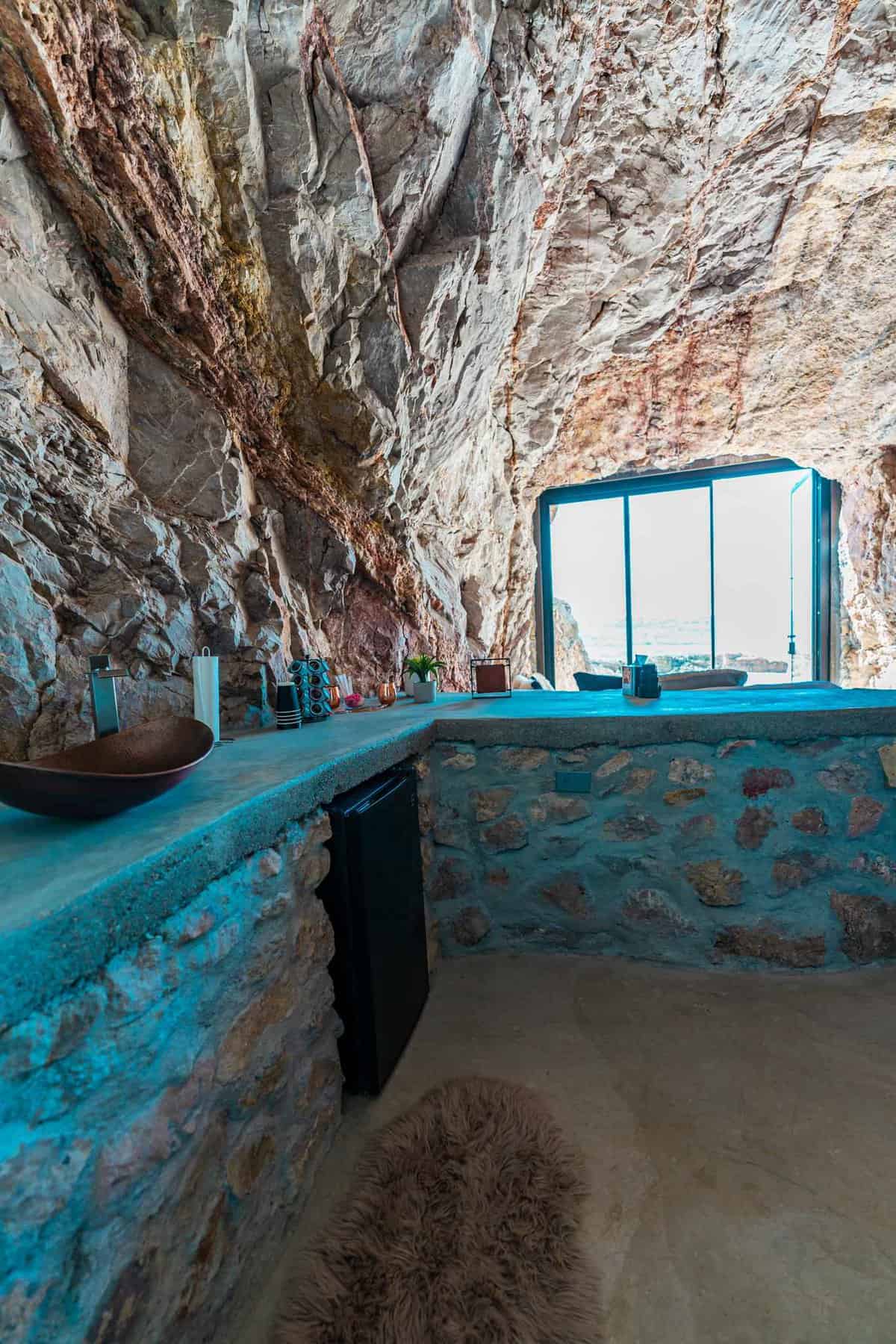 Luxury Cave Mini Kitchen 