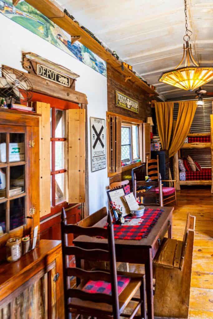 Railroad car accommodation dining area
