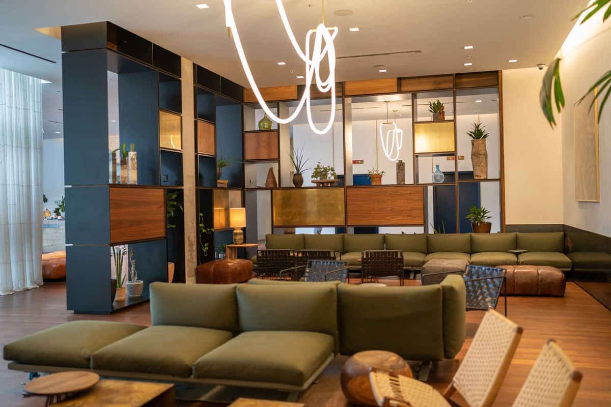 How to Get into the Top 21+ Best Secret Speakeasies and Hidden Bars in