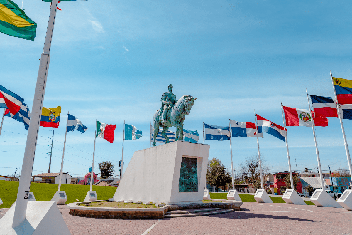 Plaza Simon Bolivar Statue