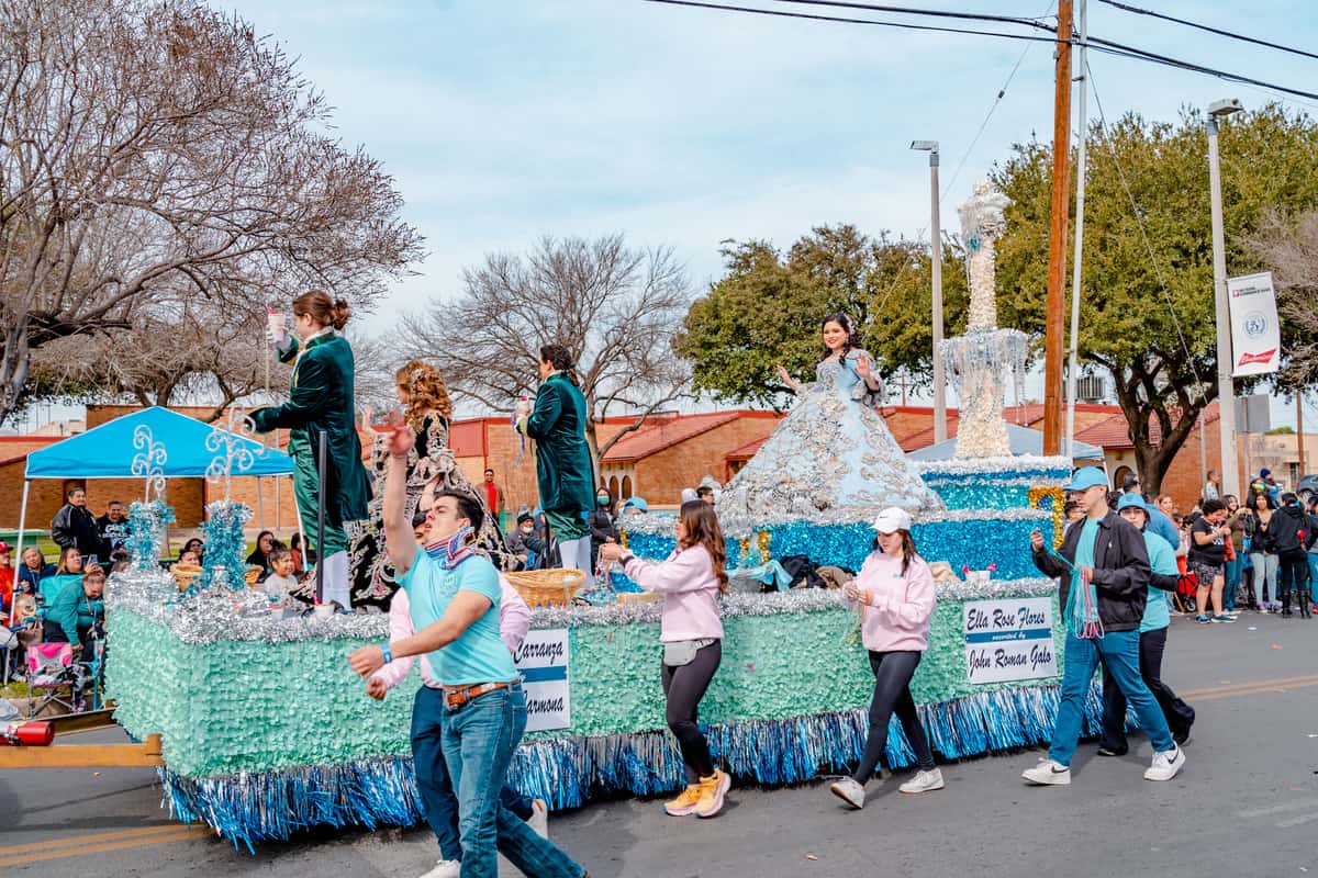 Pageant float going by during the parade