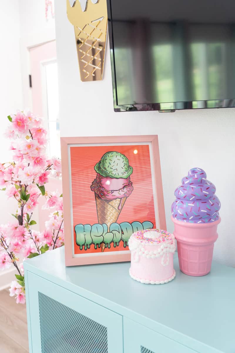 picture frame with a picture of an ice cream with the word helados