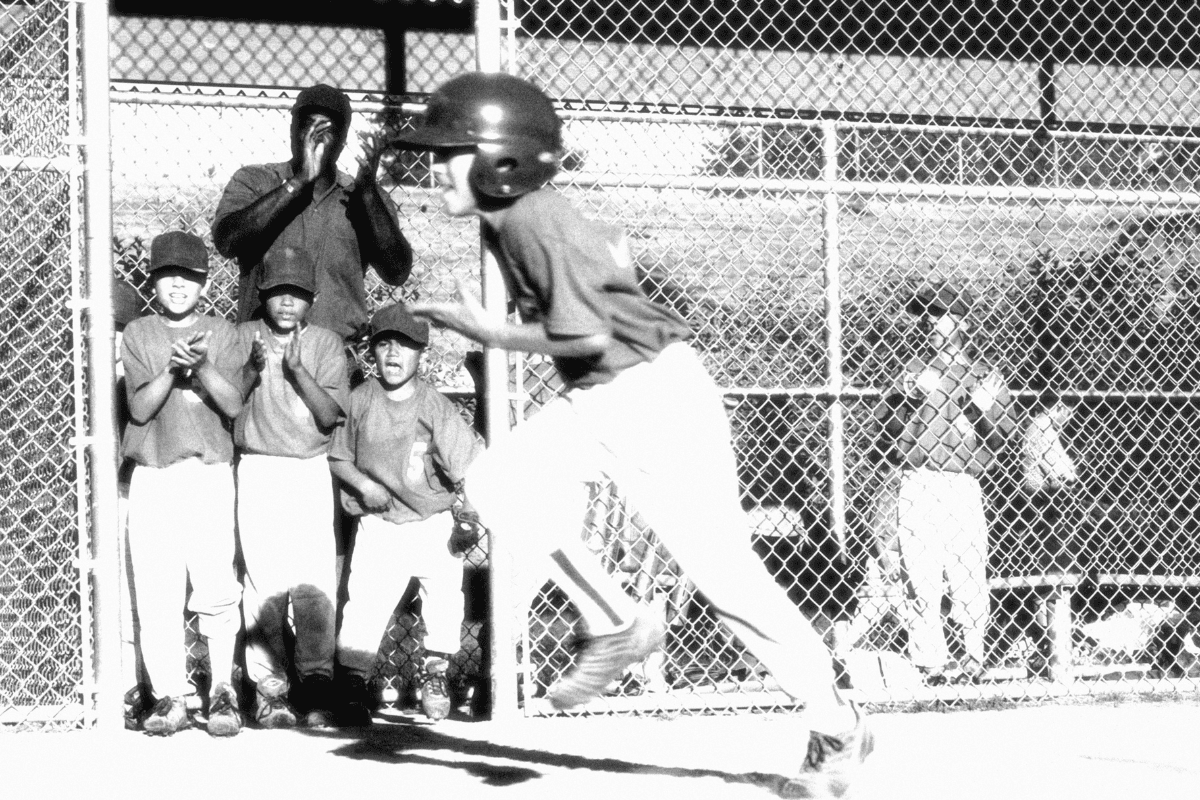 a baseball player running to bat