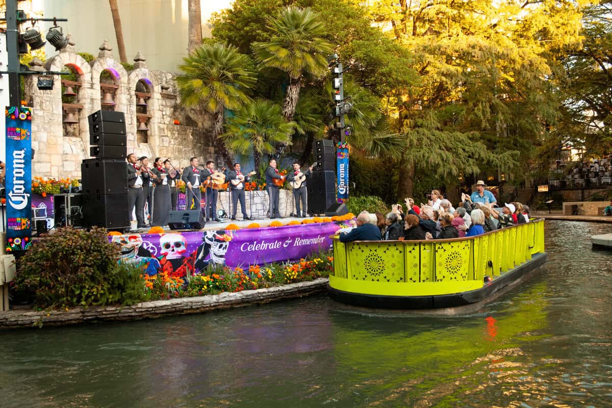 Outdoor performance with audience on a riverboat