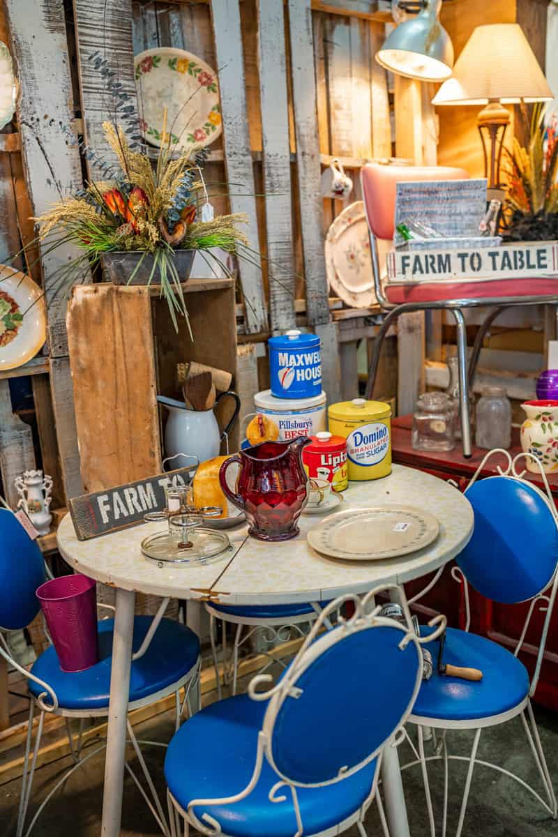 A cozy vintage dining setup