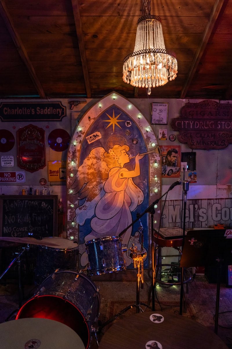 A cozy music venue of the smallest honky tonk in tomball