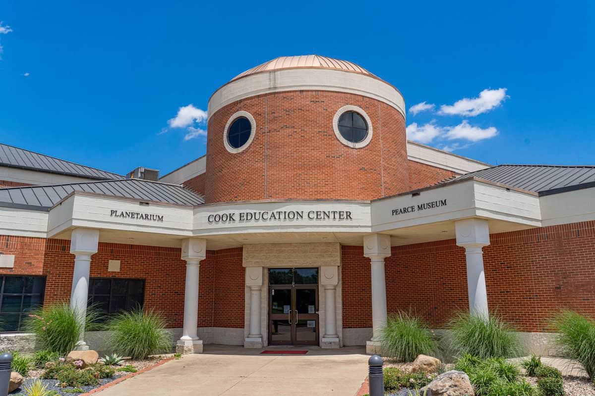 corsicana arts & entertainment district - cook education center building