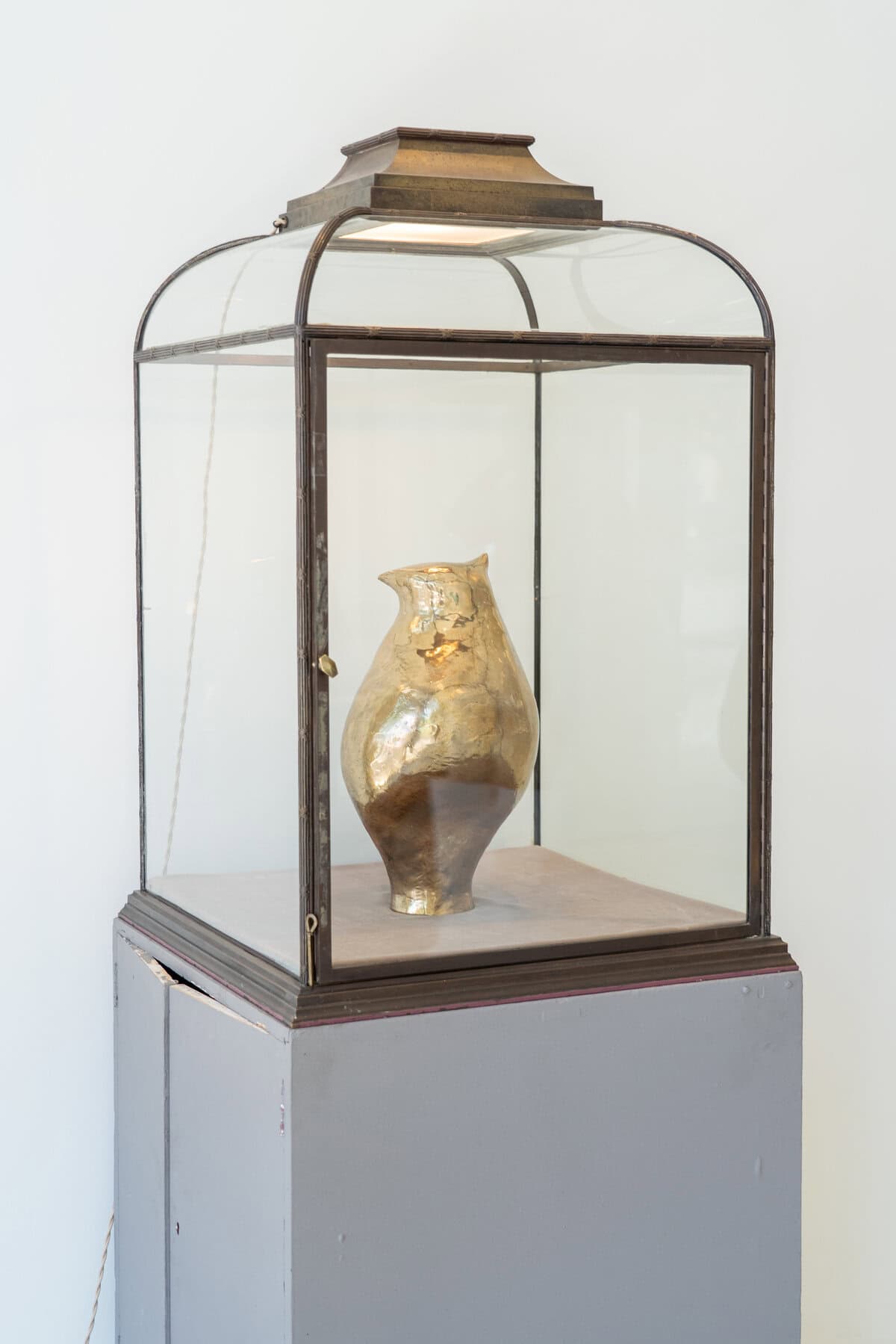 corsicana arts & entertainment district - hable gallery golden sculpture