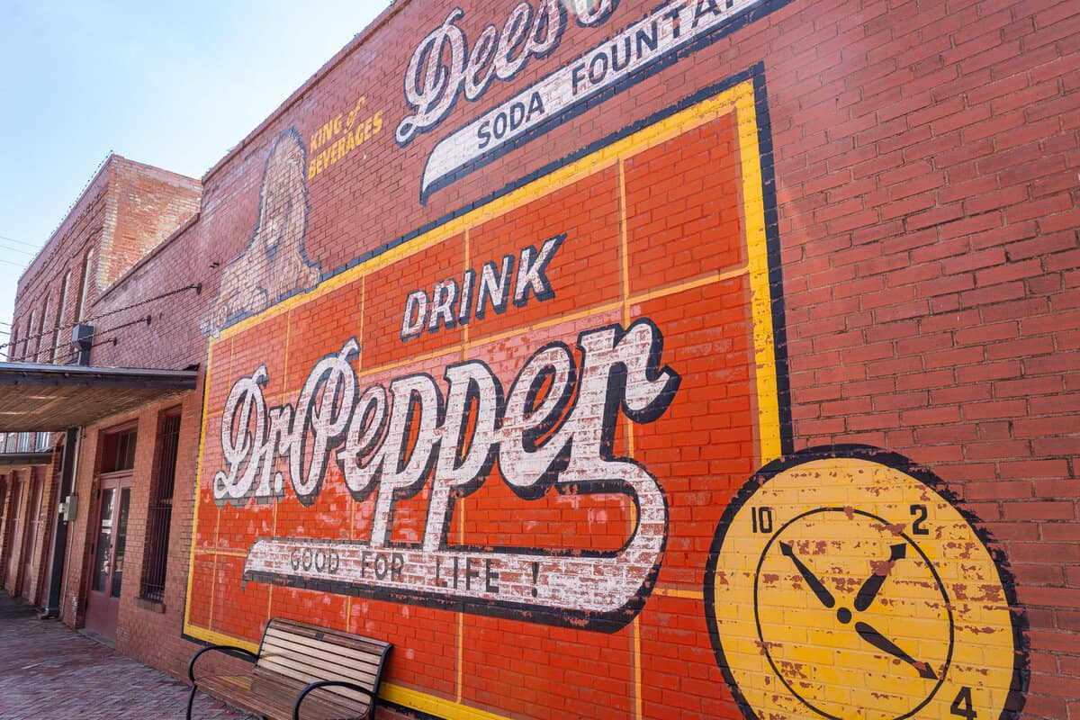 historical spot in corsicana texas - dr pepper mural