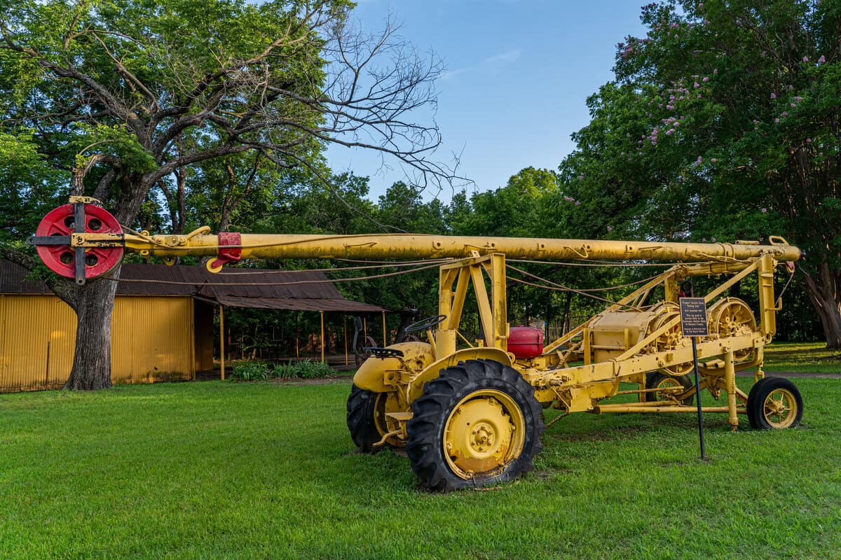 historical spot in corsicana texas - petroleum park drum pulling unit