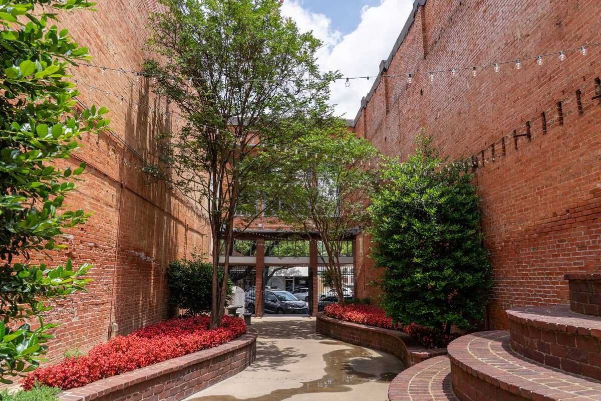 historical spot in corsicana texas - downtown pocket park