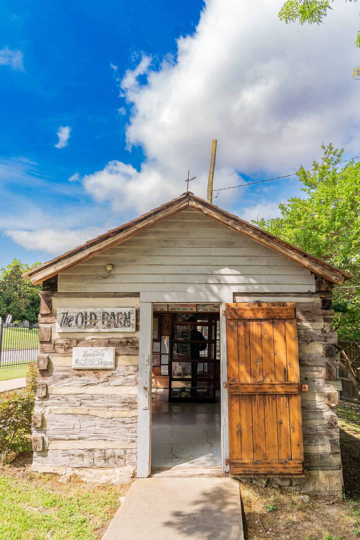 historical spot in corsicana texas - pioneer village's the old cabin