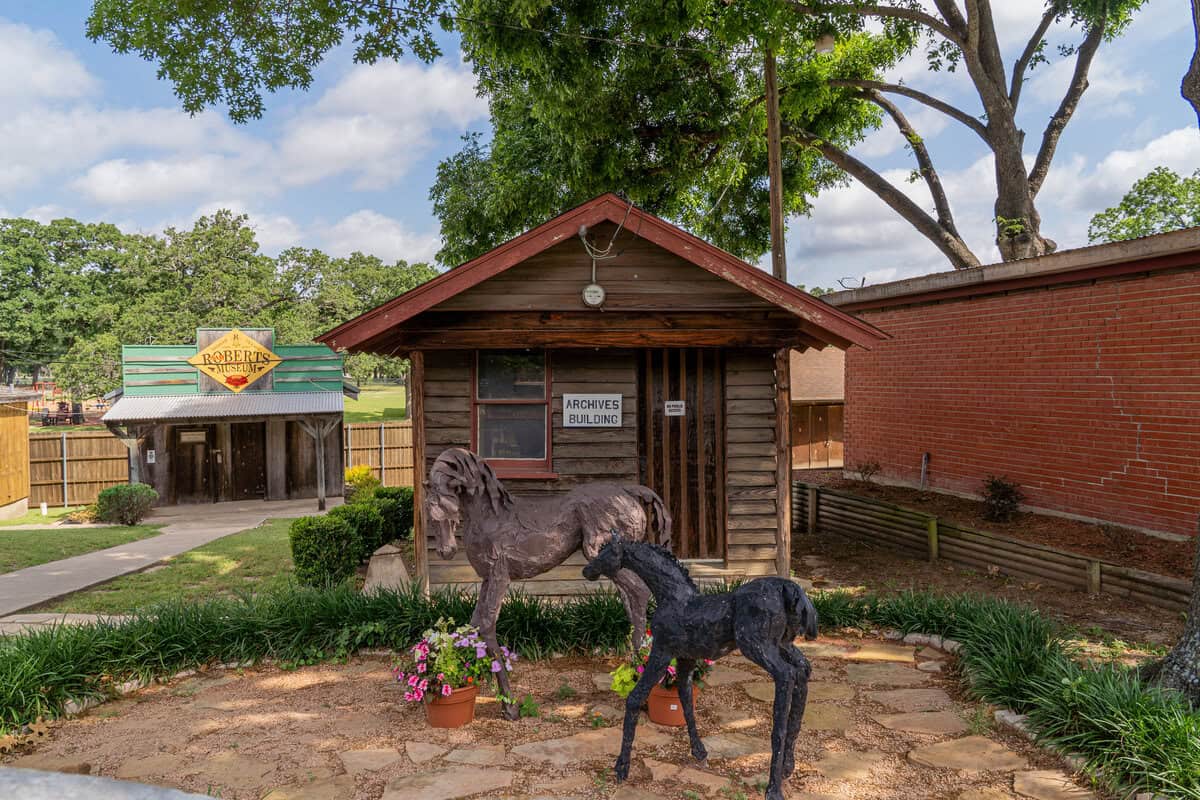 historical spot in corsicana texas - pioneer village's lefty frizzell museum
