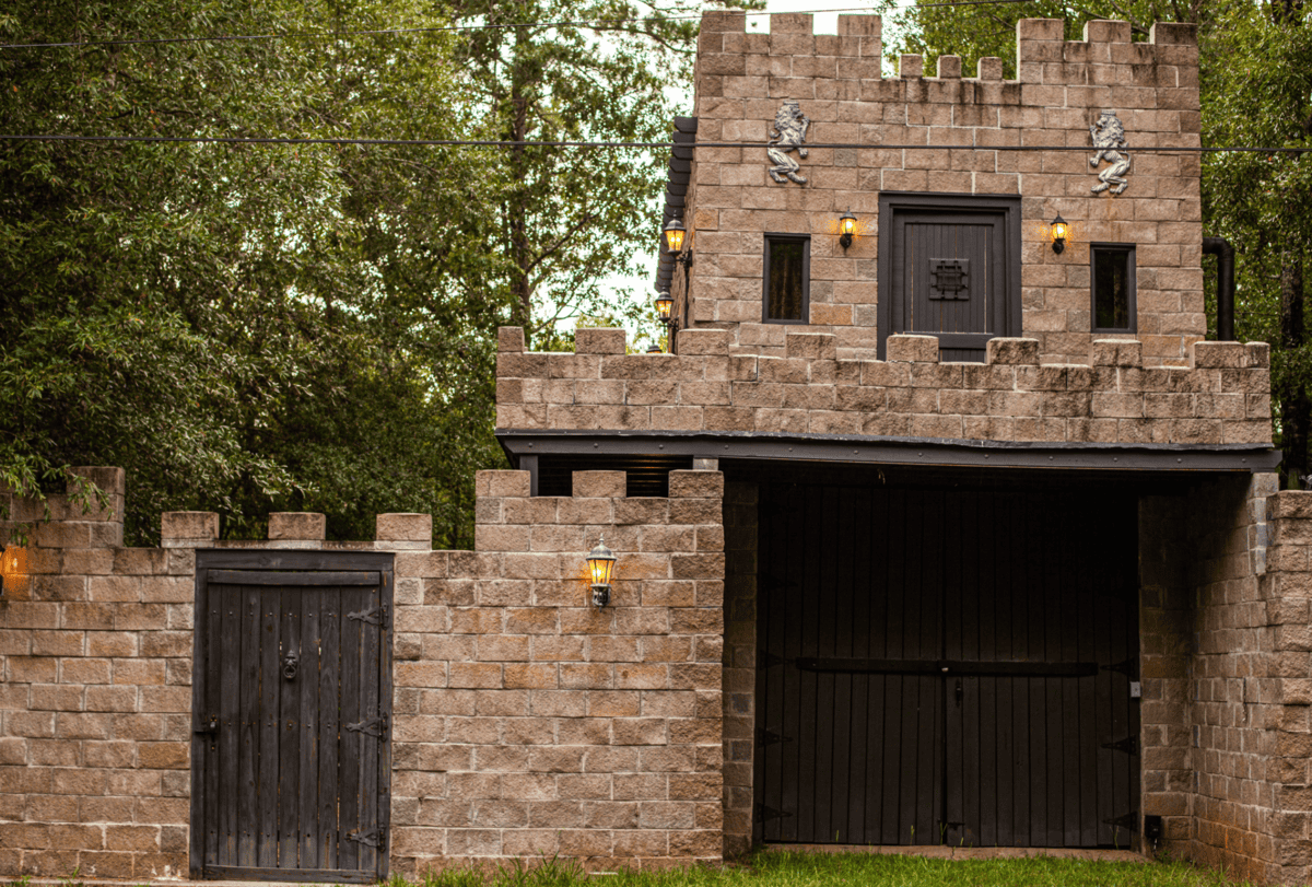 Livingston Texas travel guide with castle-style stay and wooded setting