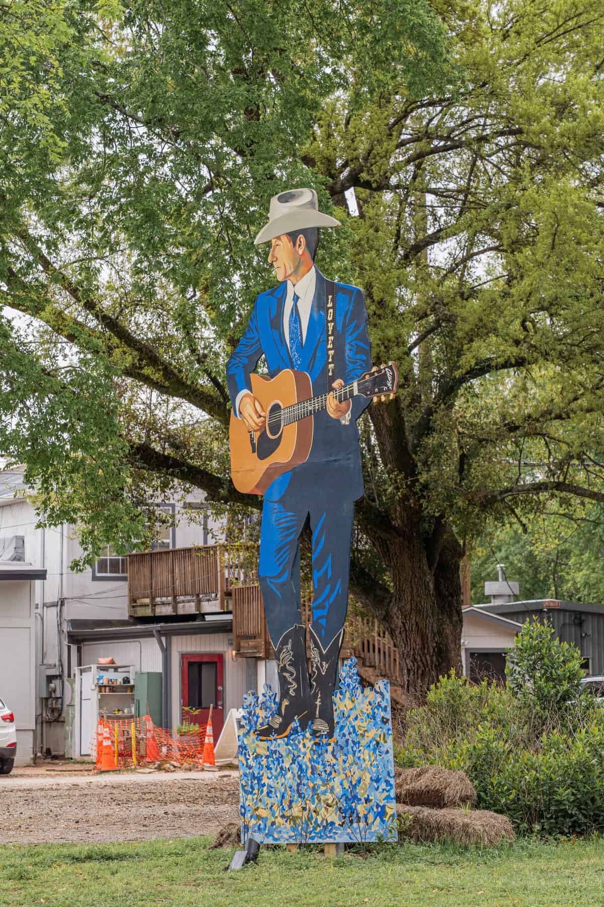 Blue musician statue near Old Tomball Honky Tonk in Tomball