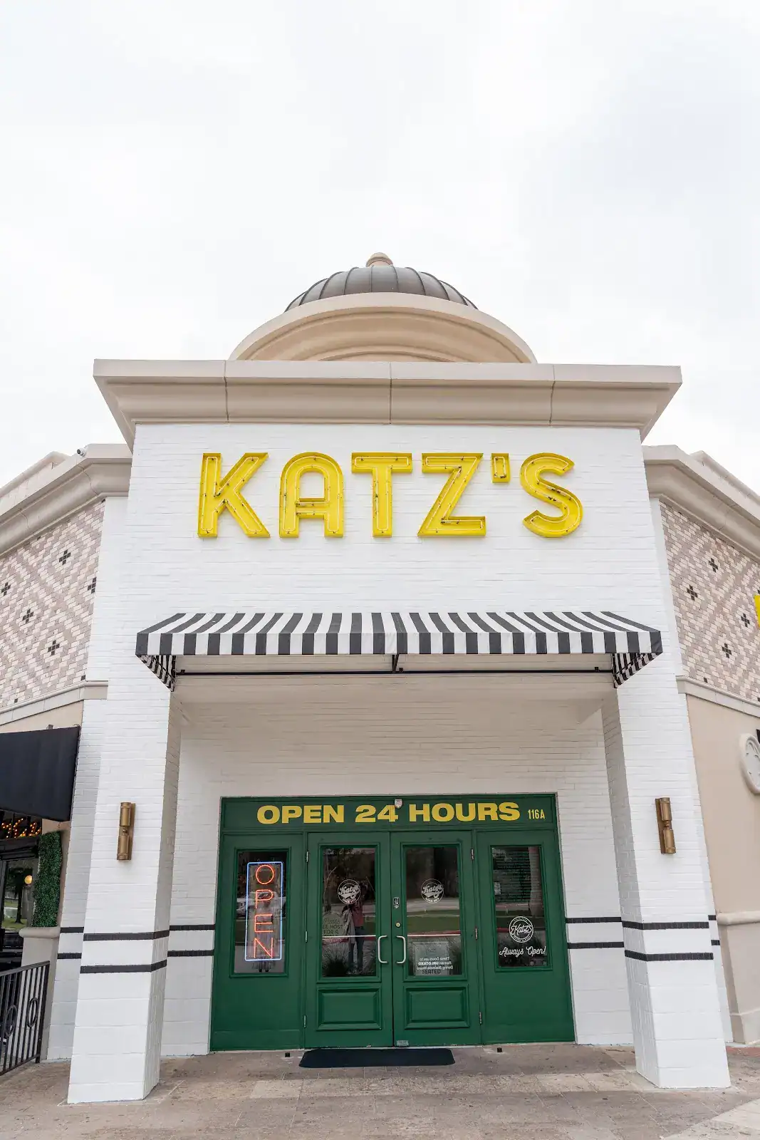 Entrance to Katz's Never Kloses in Shenandoah, Texas